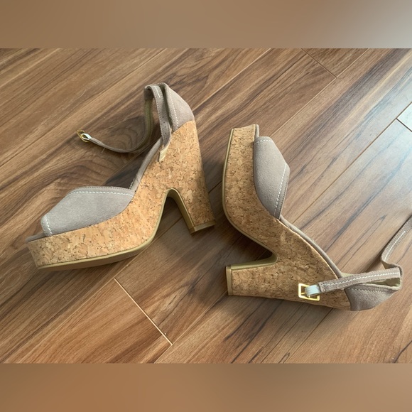 Gossip size 8 beige wedge heel with ankle strap - Picture 2 of 3